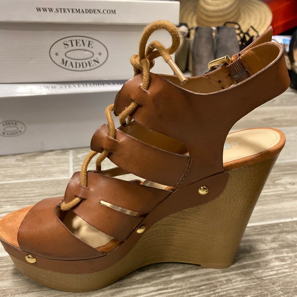 Guess Tan leather Wedges